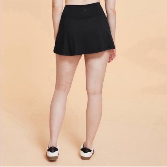 🩰 Blogilates Crisscross Slit Skort (Jet Black) - Picture 3 of 4